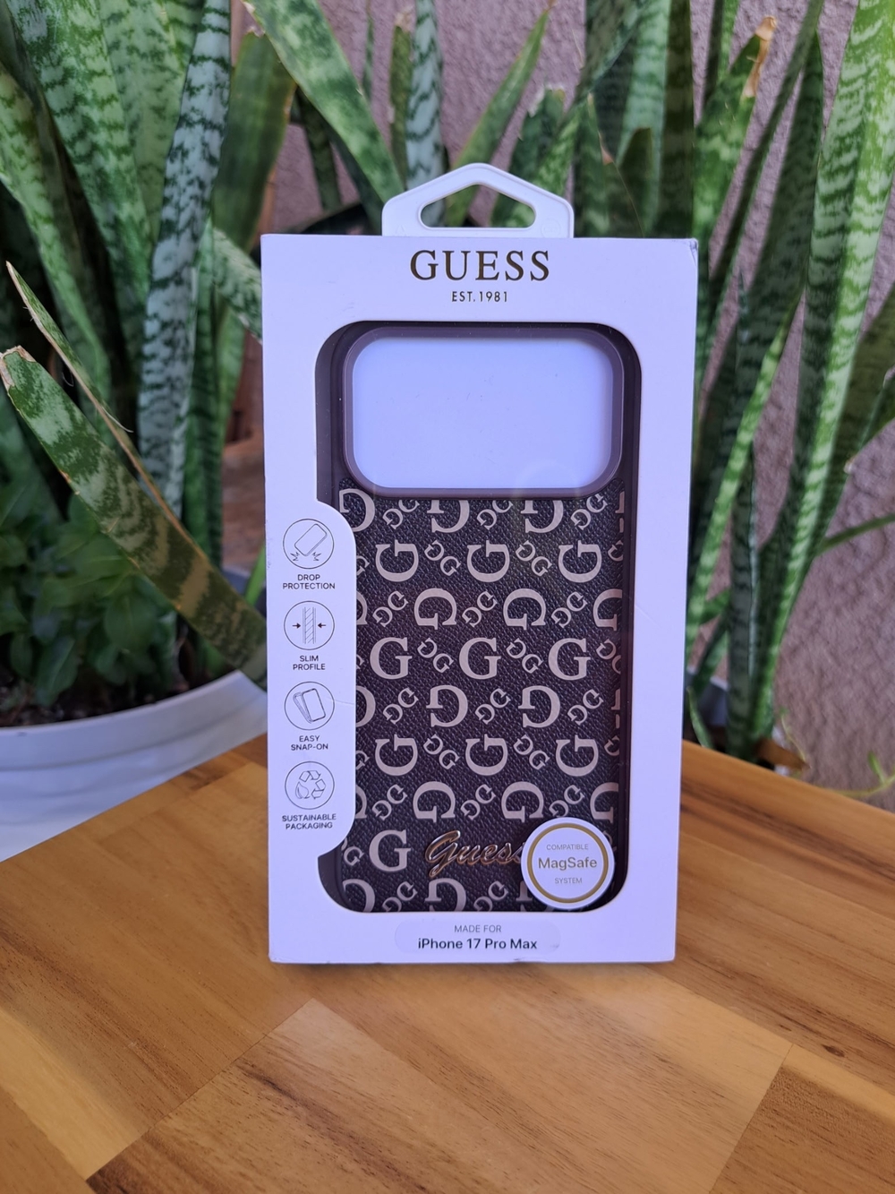 GUESS Brown Patterned  MagSafe-Compatible iPhone 17 Pro Max Case